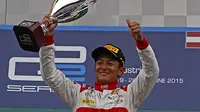 Ekspresi bahagia Rio Haryanto menjadi juara di race 2 GP2 Austria. (Bola.com/Reza Khomaini)
