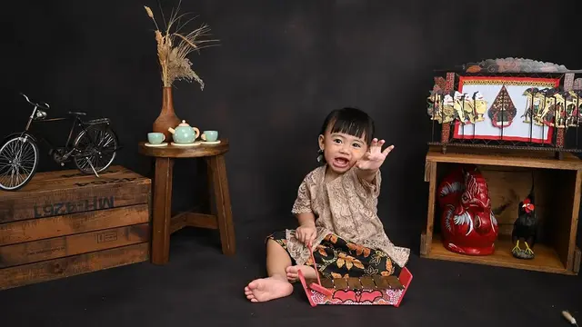 Super Fotogenik, 7 Potret Menggemaskan Anak Felicya Angelista dan Caesar Hito Kenakan Baju Adat Jawa (instagram/felicyangelista_).