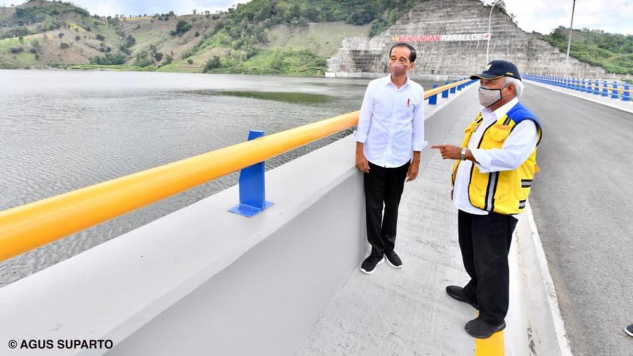 Presiden Jokowi meresmikan Bendungan Karalloe di Kabupaten Gowa sebagai bendungan multifungsi kedua yang diresmikan pada 2021 di Sulawesi Selatan (Sulsel). (Dok. Kementerian PUPR)