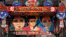 Becak sepeda berhiaskan karya seni bergambar para aktor film, di Dhaka. (Munir UZ ZAMAN/AFP)