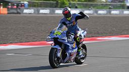 Pembalap tim BK8 Gresini Racing MotoGP asal Spanyol, Fermin Aldeguer tampil sebagai juara MotoGP Indonesia 2025. (SONNY TUMBELAKA/AFP)