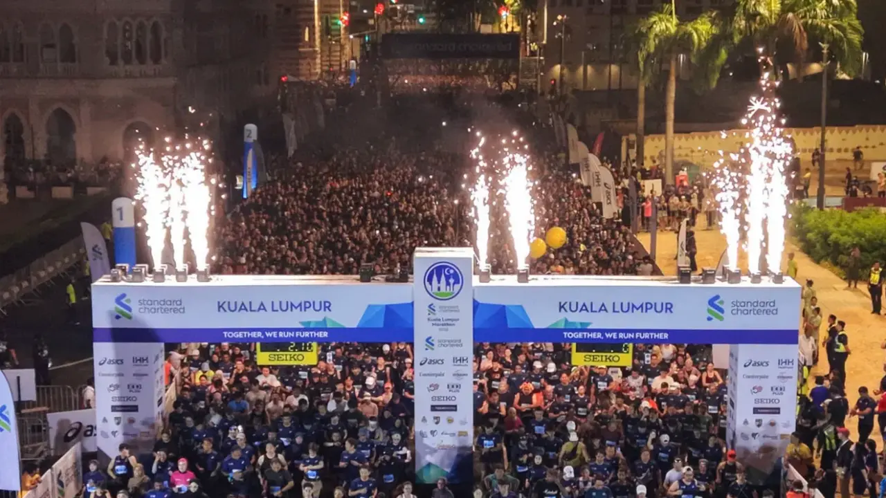 Suasana Garis Start Kuala Lumpur Standard Chartered Marathon (KLSCM) 2026