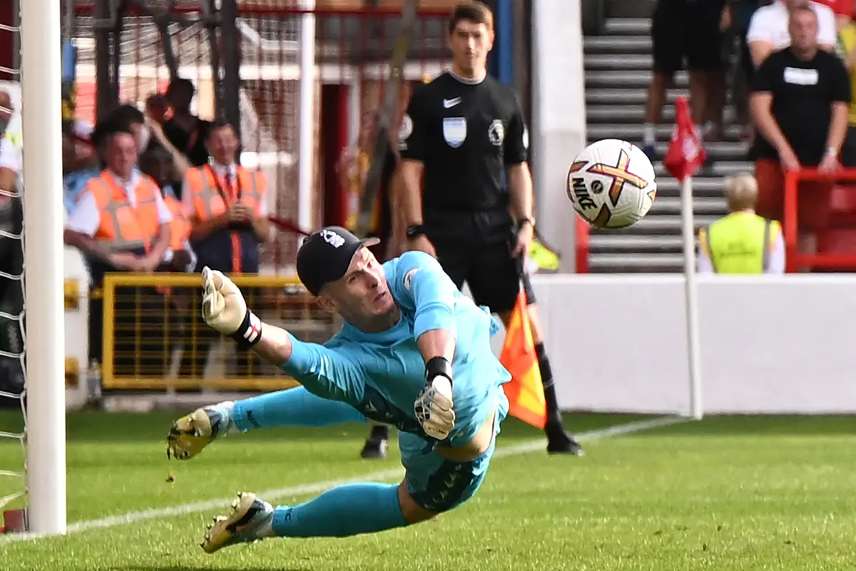 Foto: Momen Dean Henderson Gagalkan Penalti Harry Kane di Pekan ke-4 Liga Inggris