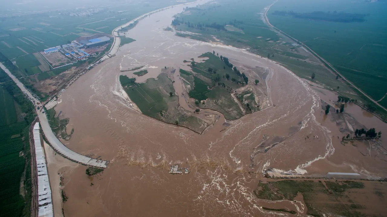 Gambar udara ini menunjukkan sawah dan jalanan yang terendam di Kota Xingtai