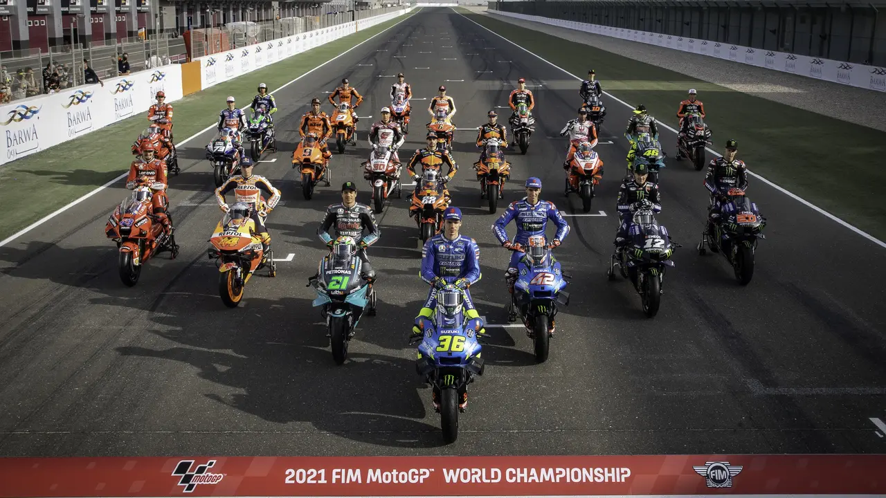 Pembalap MotoGP 2021 Foto Bersama