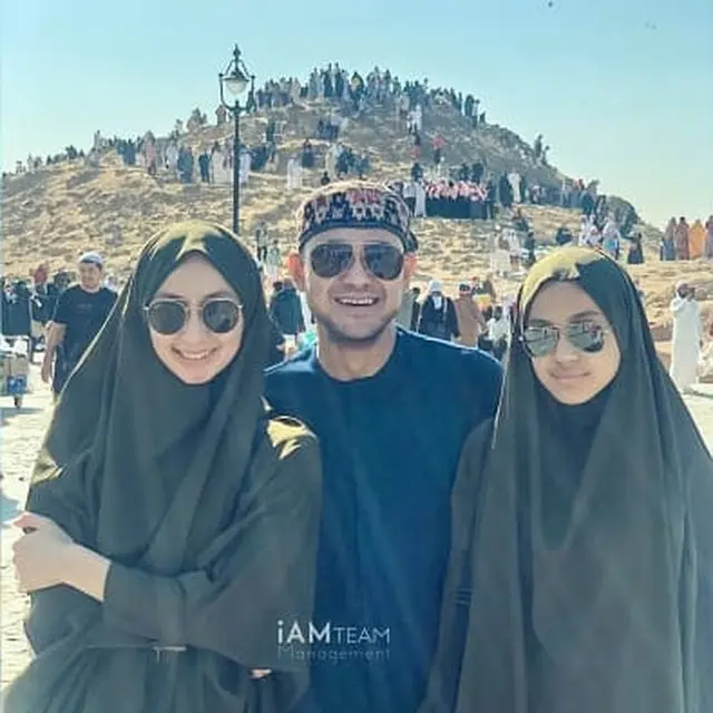 Potret Asila Maisa Putri Ramzi Saat Umroh, Cantik Berhijab