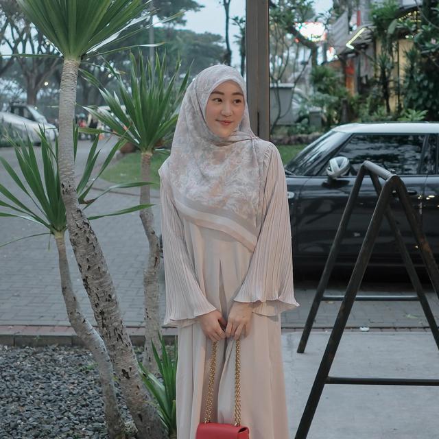 Potret 6 Artis Blasteran yang Putuskan Berhijab, Pesonanya Makin Terpancar