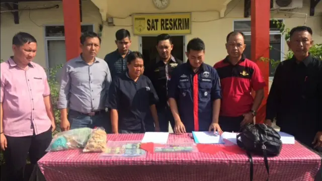 Nenek Penjual Kerupuk Tertipu Uang Mainan Milik Warga Muara Enim