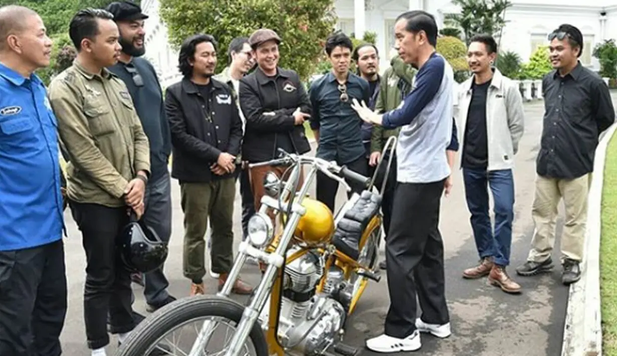 Motor Chopper berwarna emas buatan Elders Garage, salah satu perakit motor dalam negeri ini, akhirnya tiba di Istana Bogor. (Instagram/sekretariat.kabinet)