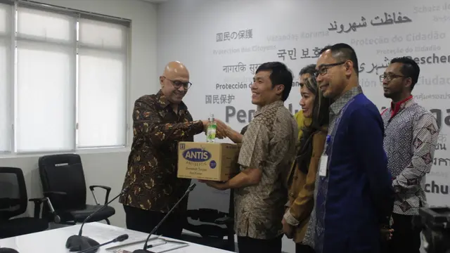 Aksi Kemanusiaan Yayasan enesis Salurkan Bantuan Kepada Rakyat Tiongkok dan WNI di Tiongkok