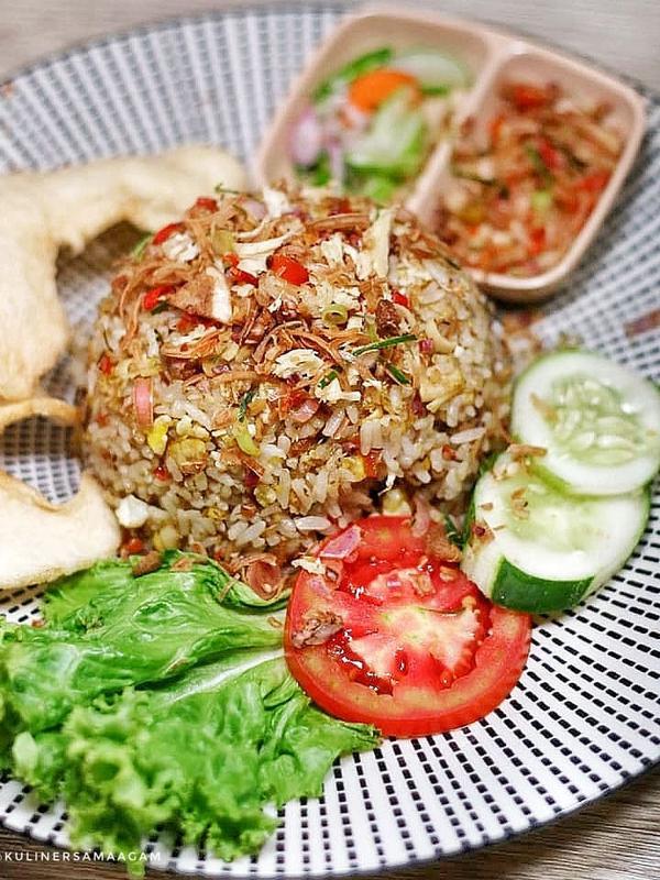 Nasi Goreng Bunga Kecombrang. (dok. instagram.com/kulinersamaagam/https://www.instagram.com/p/B1dvvw2jOFI/Novi Thedora)