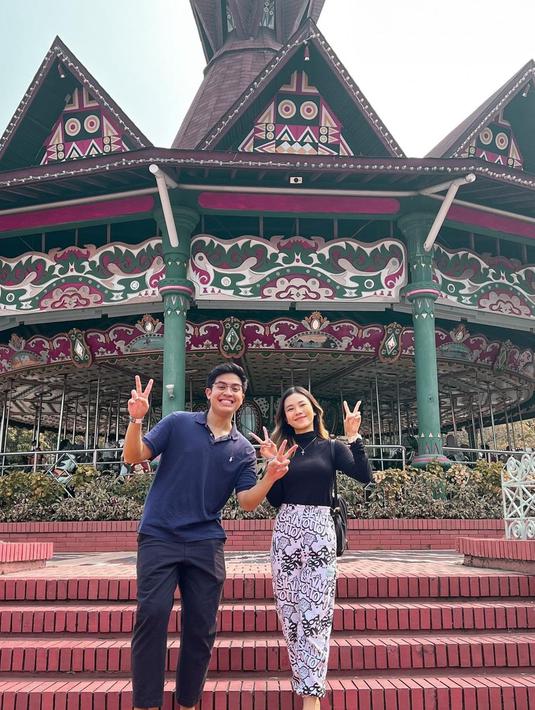 Jerome Polin dan Jessica Jane sering menghabiskan waktu bersama. Netizen pun memberi doa terbaik agar mereka berjodoh. Kecocokan keduanya ini sukses mengundang perhatian publik terlebih karena Jerome dan Jessica kini semakin dekat saja. (Liputan6.com/IG/jeromepolin)