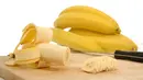 Ambilah buah pisang lalu gosokkan perlahan di gigi sekitar 2 menit. Setelah itu bersihkan gigi dari sisa-sisa pisang. Kandungan mineral yang terdapat dalam pisang dapat membantu menyehatkan gigi dan mengembalikan warna asli gigi Anda. (Ilustrasi Istimewa)