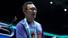 Pelatih kepala tunggal&nbsp;putri PP PBSI Imam Tohari mendampingi&nbsp;Putri Kusuma Wardani atau Putri KW di Malaysia Open 2025&nbsp;yang berlangsung di Axiata Arena, Kamis (9/1/2025). (foto: PP PBSI)