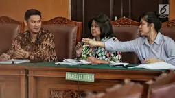 Tim kuasa hukum KPK mengikuti sidang praperadilan mantan Ketum PPP Romahurmuziy di PN Jakarta Selatan, Senin (6/5/2019). Sidang praperadilan ini adalah untuk membacakan permohonan atau gugatan yang sebelumnya diajukan Rommy usai ditetapkan sebagai tersangka oleh KPK. (Liputan6.com/Faizal Fanani)