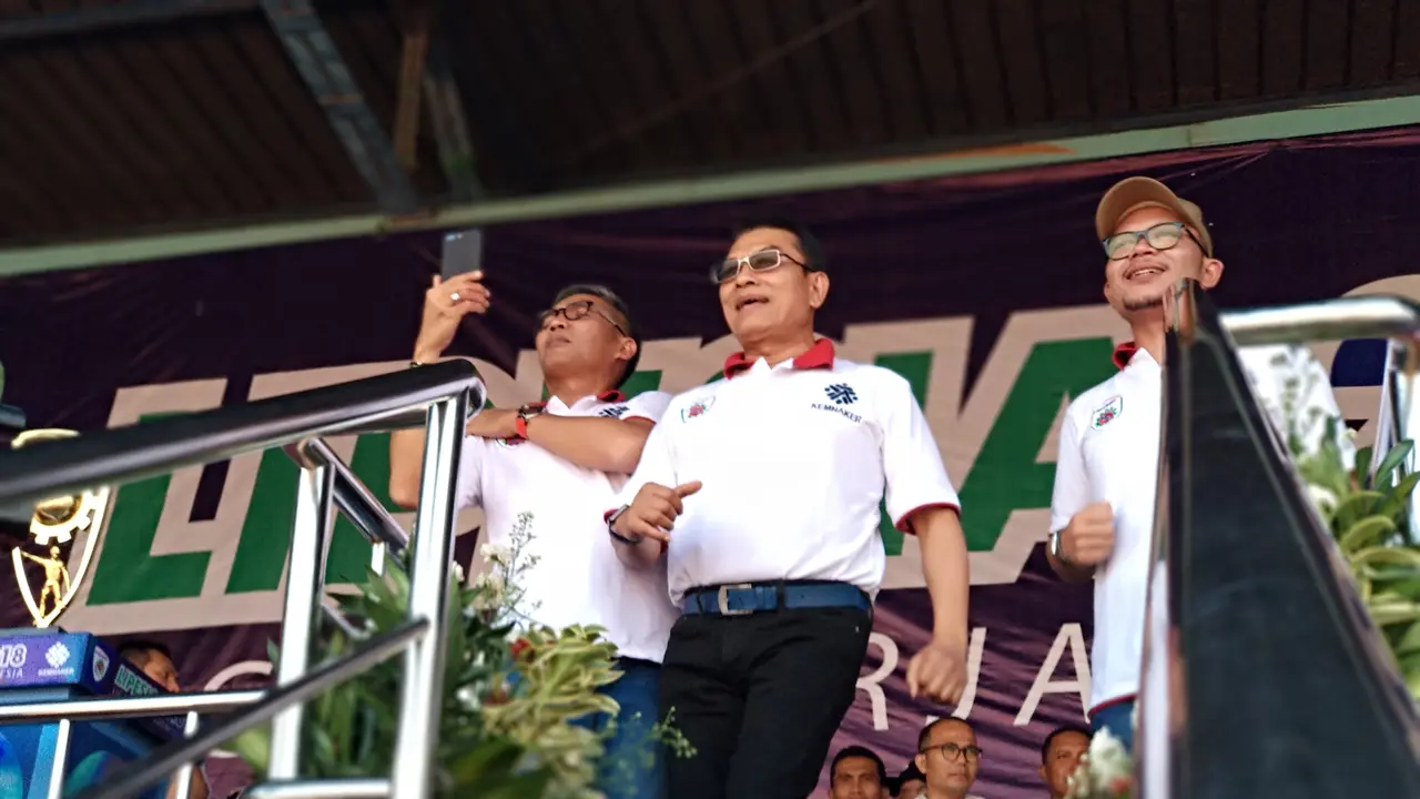 Menteri Hanif dan Moeldoko Menari Bersama Buruh di Aksi May Day 2018 (Liputan6.com/Putu Merta SP)