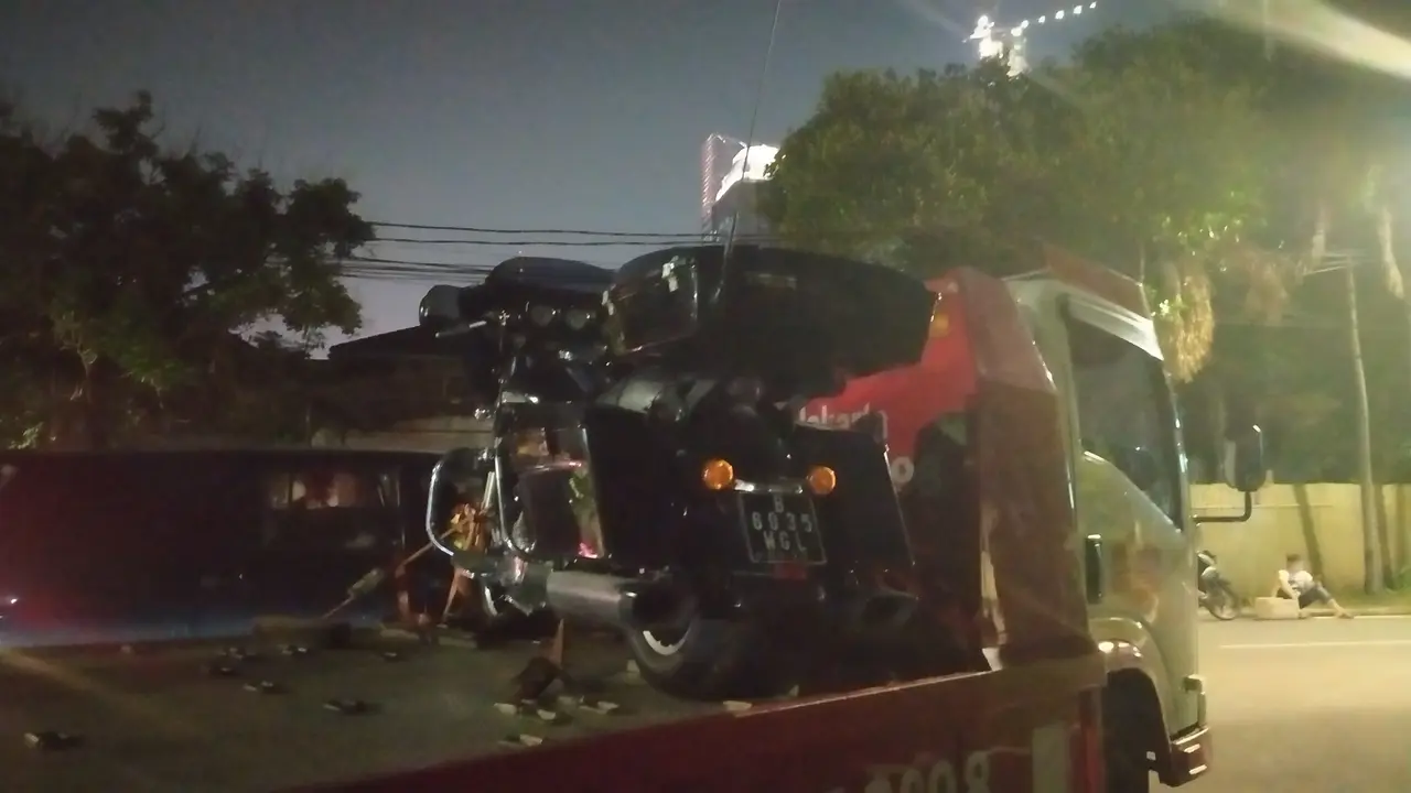 Sita mobil dan moge.