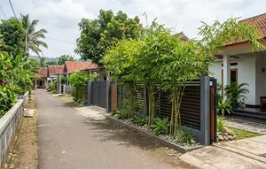 7 Inspirasi Pagar Besi dengan Bambu Hias agar Halaman Lebih Teduh, Desain Minimalis untuk Rumah Modern