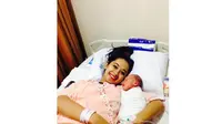 Poppy Bunga melahirkan bayi perempuan pada Minggu (08/06/14) dini hari di Rumah Sakit Harapan Kita (Istimewa: Muhamad Fattah Riphat)