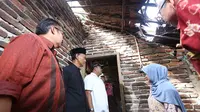 Kemiskinan di Serang, 4 Saudara Hidup di Rumah Berlantai Rumput