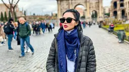 Unggahan Wika Salim ini juga tak lepas dari sorotan netizen. Pasalnya, ia memilih untuk berkunjung ke berbagai tempat bersejarah yang ada di Italia. (Liputan6.com/IG/@wikasalim)