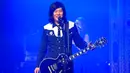 James Iha dari The Smashing Pumpkins tampil di Metro, Chicago, Amerika Serikat, 20 September 2022. (Photo by Rob Grabowski/Invision/AP)