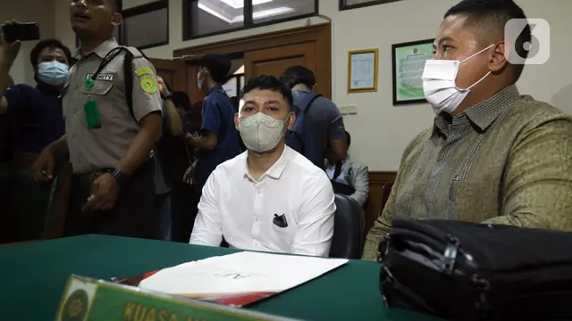 FOTO: Dewi Perssik dan Angga Wijaya Jalani Sidang Cerai Perdana