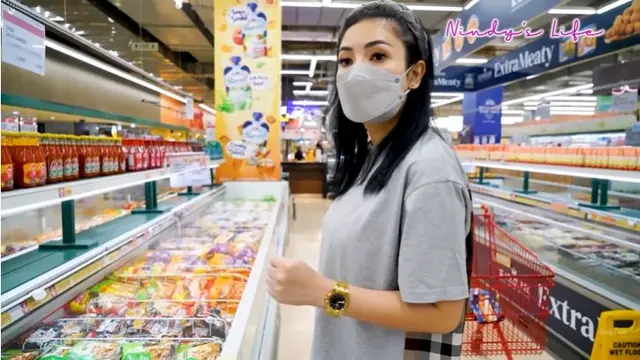 Cari Kebutuhan Puasa, Ini 6 Potret Nindy Ayunda Belanja Hingga Lima Troli
