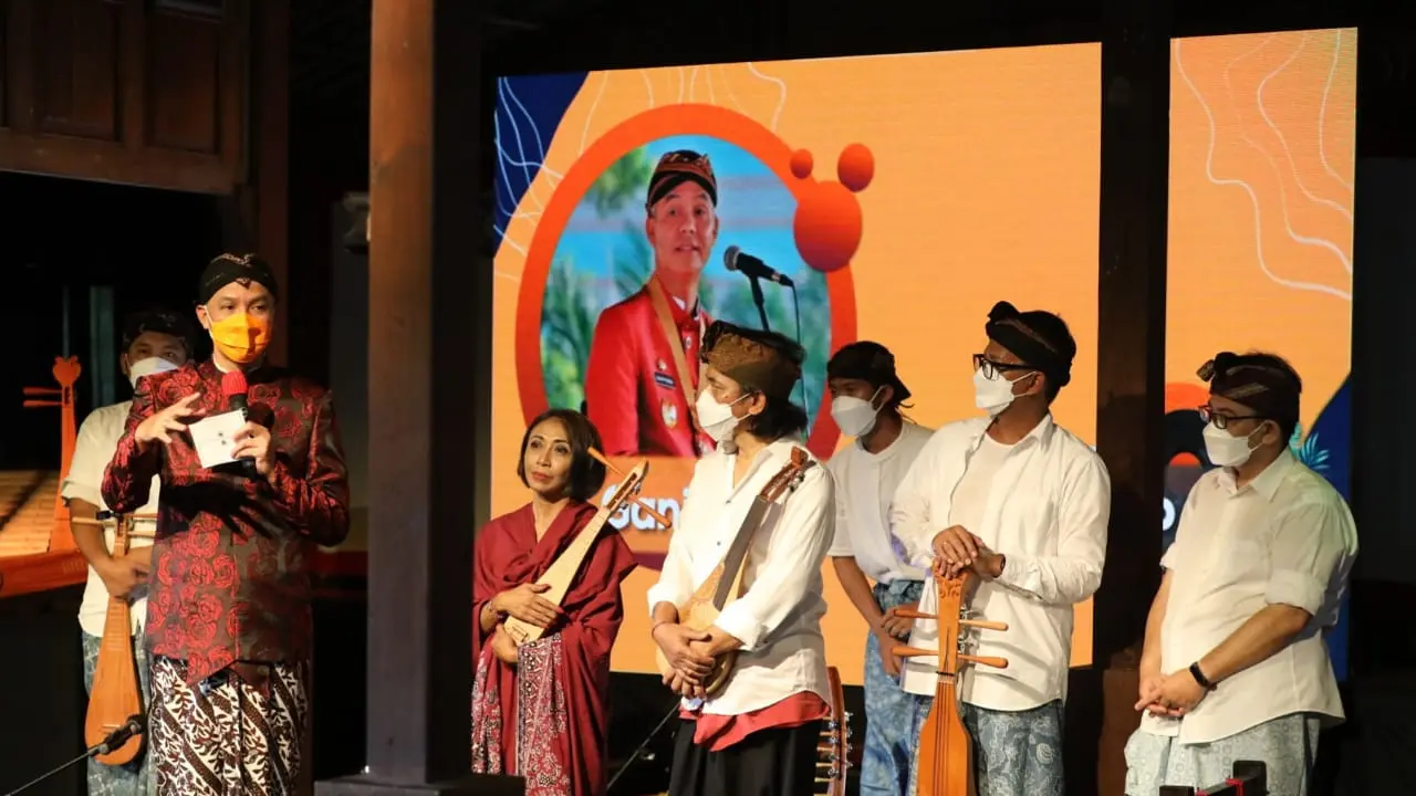 Gubernur Jawa Tengah Ganjar Pranowo menghadiri pertunjukan Sound of Borobudur di Omah Mbudur, kompleks Candi Borobudur.