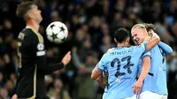 Pemain depan Manchester City, Erling Haaland (kanan) bersama Matheus Nunes merayakan golnya pada matchday 3 Liga Champions 2024/2025 melawan Sparta Praha di Stadion Etihad, Manchester, Inggris, pada Rabu 23 Oktober 2024 atau Kamis 24 Oktober 2024 dini hari WIB. (Oli SCARFF/AFP)