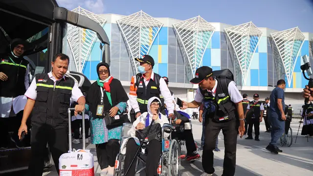 Sebanyak 390 jemaah haji Indonesia kloter 1 Embarkasi Jakarta-Pondok Gede (JKG) tiba di Bandara Internasional Amir Muhammad bin Abdul Aziz (AMAA), Madinah, Rabu 23 Mei 2023.