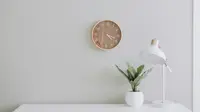 Ilustrasi Jam Dinding. (Foto: Samantha Gades/Unsplash)