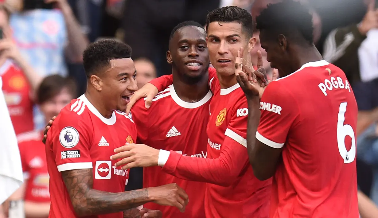 Kemenangan Manchester United kali ini tak lepas dari peran Paul Pogba yang memberikan dua assist. Skor 4-1 bertahan hingga peluit panjang dibunyikan. (Foto: AFP/Oli Scarff)