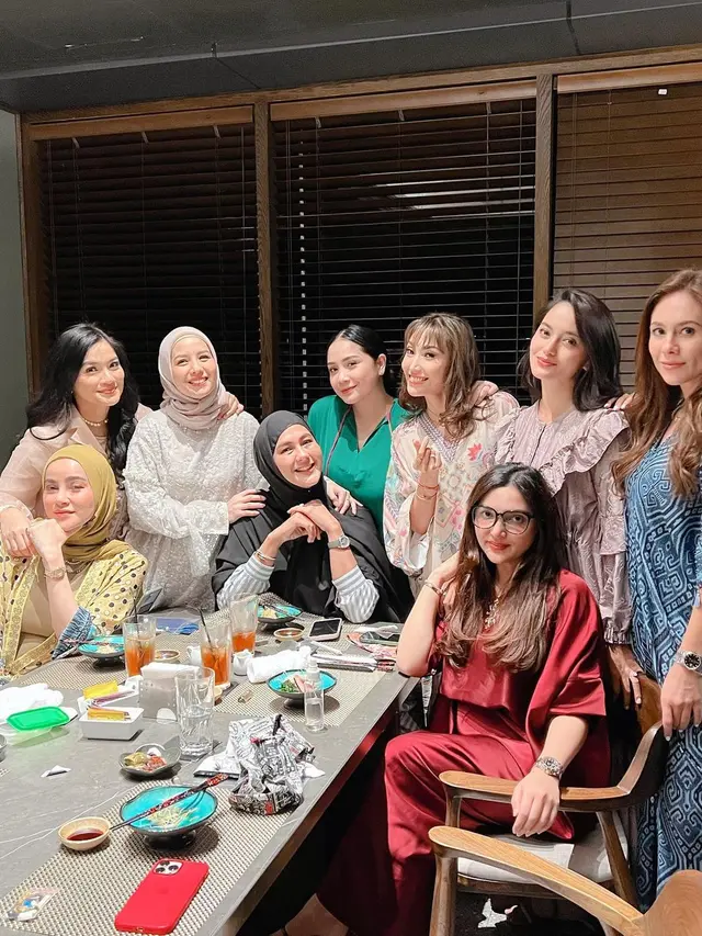 Potret Sederhana Paula Verhoeven Kenakan Hijab, Jinjing Tas Ratusan Juta