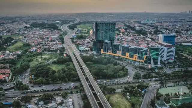 6 Potret Kota Surabaya Saat Karantina Wilayah Akibat Corona, Sepi