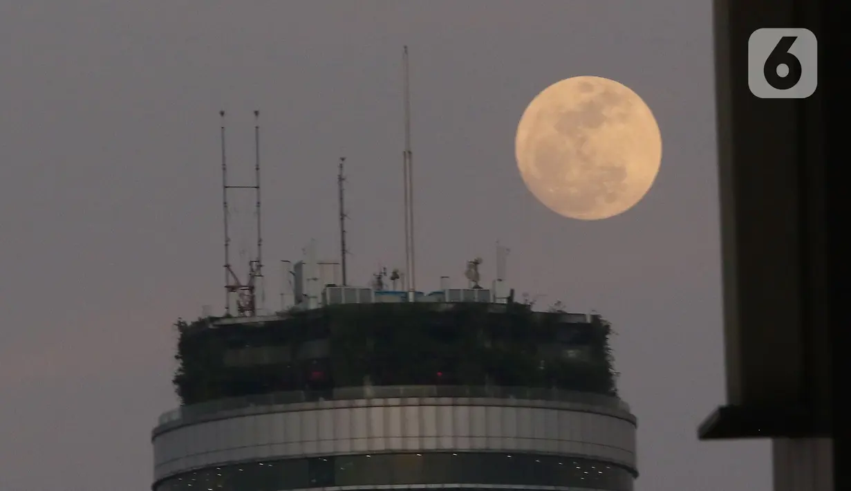 Super Blue Moon 30 Agustus ini menjadi supermoon paling terang sepanjang 2023. (Liputan6.com/Angga Yuniar)
