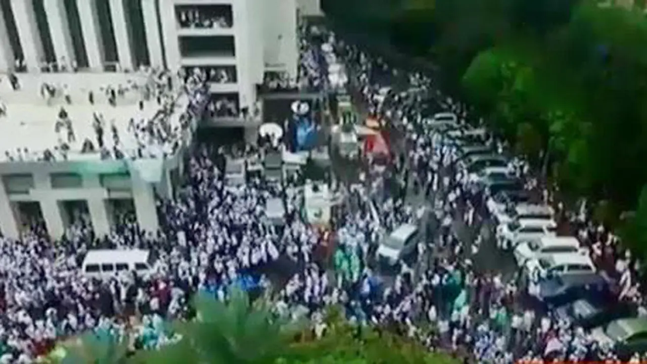  Massa Aksi 112