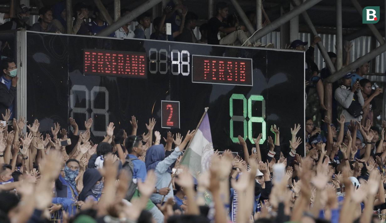 Papan skor saat Persib melawan Perserang pada laga persahabatan di Stadion Maulana Yusuf, Banten, Kamis (1/3/2018). Persib menang 6-0 atas Perserang. (Bola.com/M Iqbal Ichsan)