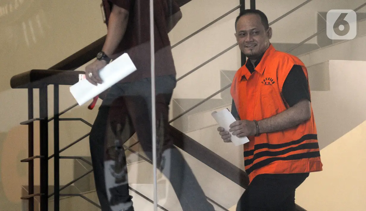 Kasubbag Protokol Pemerintah Kota Medan nonaktif, Syamsul Fitri Siregar bersiap menjalani pemeriksaan oleh penyidik di Gedung KPK, Jakarta, Selasa  (5/11/2019). Syamsul diperiksa sebagai tersangka terkait kasus dugaan suap proyek dan jabatan pada Pemkot Medan tahun 2019. (merdeka.com/Dwi Narwoko)