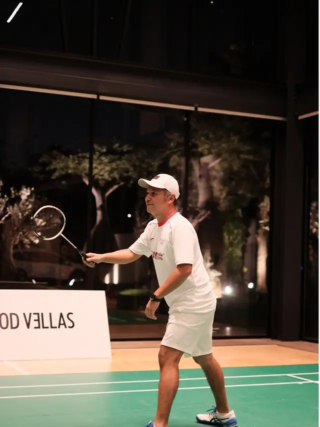 5 Potret Gading Marten Latihan Bulutangkis, Siap Tanding di Media Clash 3.0