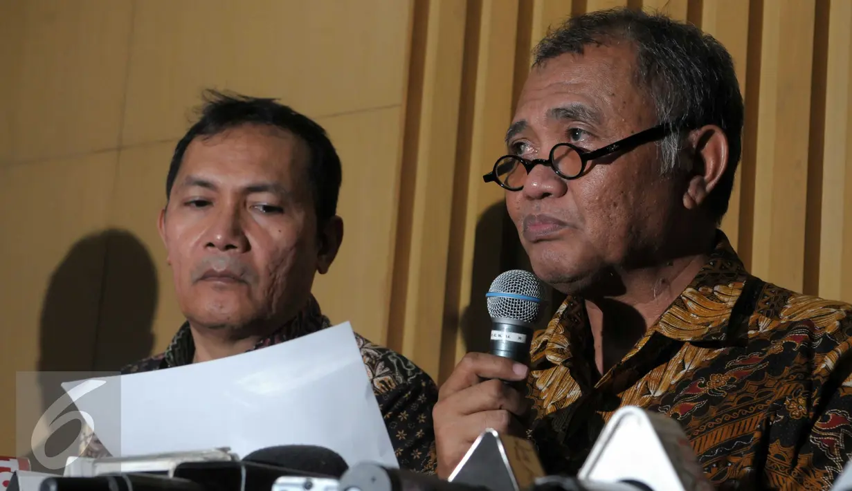 Ketua KPK Agus Rahardjo menggelar konferensi pers terkait operasi tangkap tangan anggota DPRD DKI Jakarta M Sanusi, Jakarta, Jumat (1/4). KPK memperlihatkan barang bukti senilai Rp1,140 miliar (Liputan6.com/Helmi Afandi)