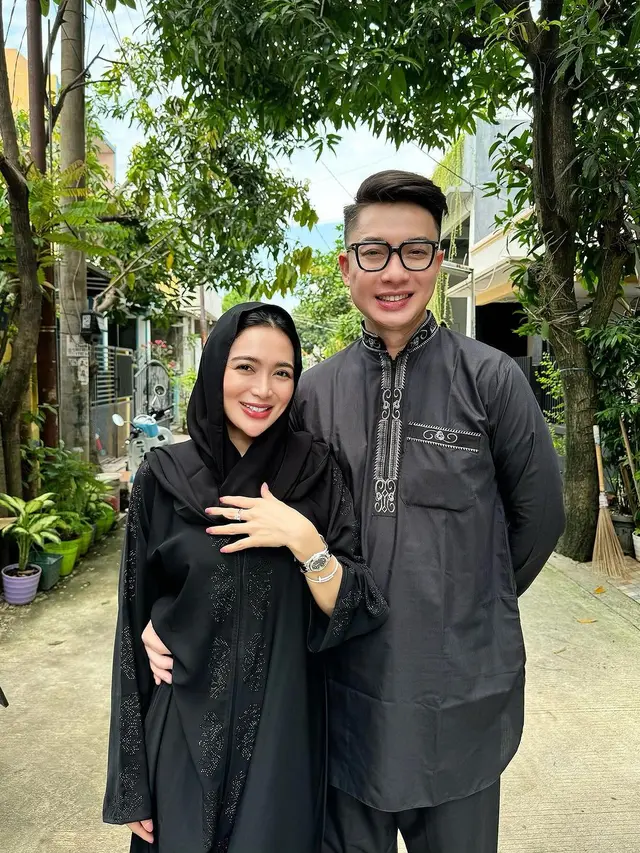 8 Gaya Seleb Rayakan Lebaran Bareng Kekasih, Ayu Ting Ting-Muhammad Fardhana hingga Chef Juna-Citra Anidya