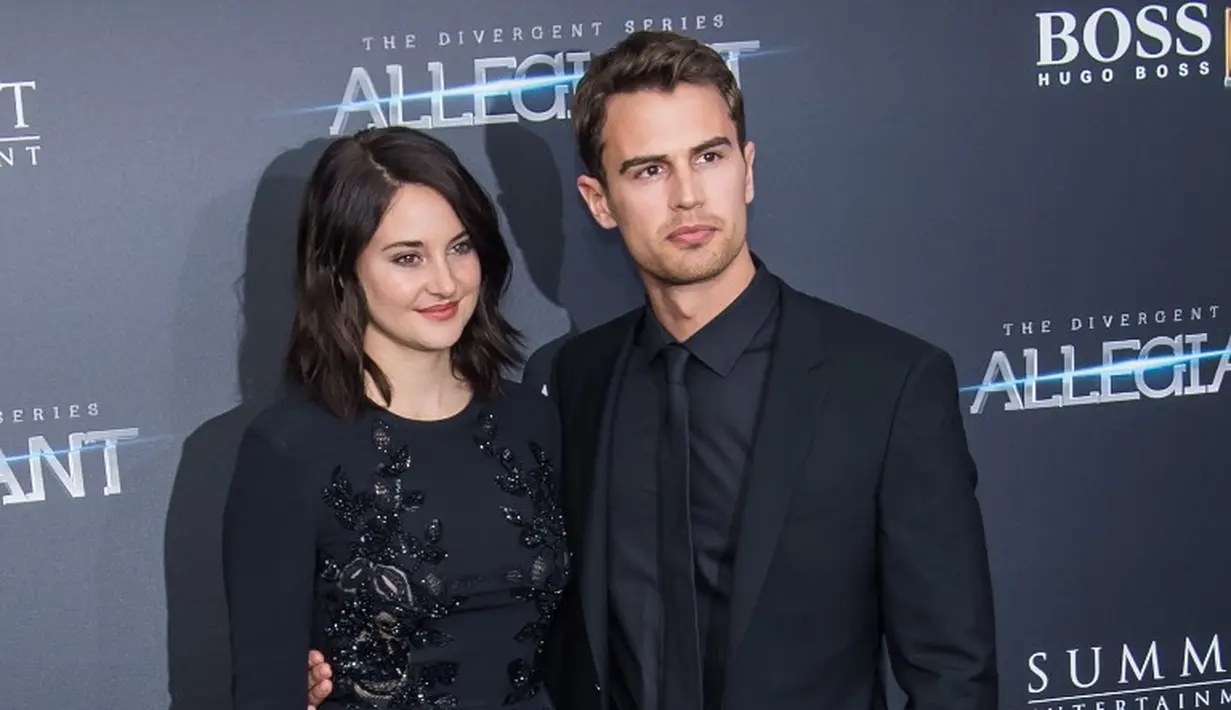 Berikut 5 pasangan selebriti Hollywood yang hubungannya diduga cuma settingan demi kesuksesan karyanya di masa mendatang. (MARK SAGLIOCCO / GETTY IMAGES NORTH AMERICA / AFP)