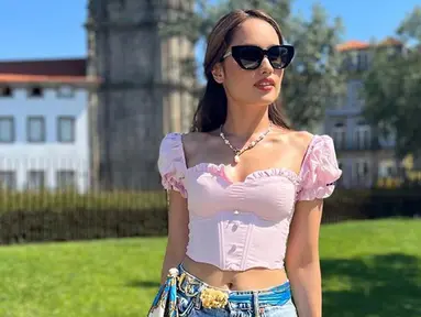 FOTO: Disebut Bak Barbie, Ini Gaya Cinta Laura Pakai Outfit Pink