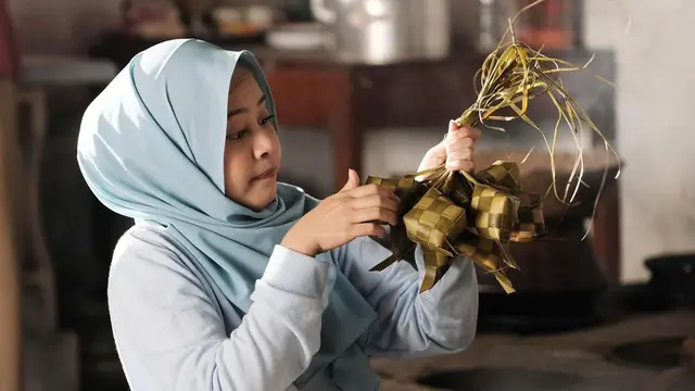 6 Potret Hanggini saat Berhijab, Tampil Beda dalam Series Ustad Milenial
