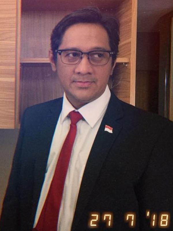 Disebut Menteri Sosialita, Ini 6 Potret Andre Taulany Tampil Bak Pejabat (sumber: Instagram.com/andreastaulany)