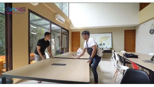 7 Potret Kantor Raffi Ahmad dan Nagita Slavina, Nyaman dan Asik