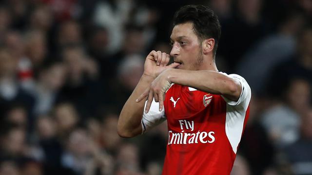 Kabar Transfer: MU Pertahankan Martial, Ozil Ingin ke Barcelona