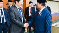 Presiden Prabowo Subianto melakukan pertemuan bilateral dengan Perdana Menteri (PM) Singapura, Lawrence Wong, Senin (16/6/2025). (Foto: Biro Pers Sekretariat Presiden)
