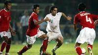 Bek Persija Jakarta, Maman Abdurahman, saat bermain di Piala Asia 2007 bersama Timnas Indonesia. (AFP/Adek Berry)